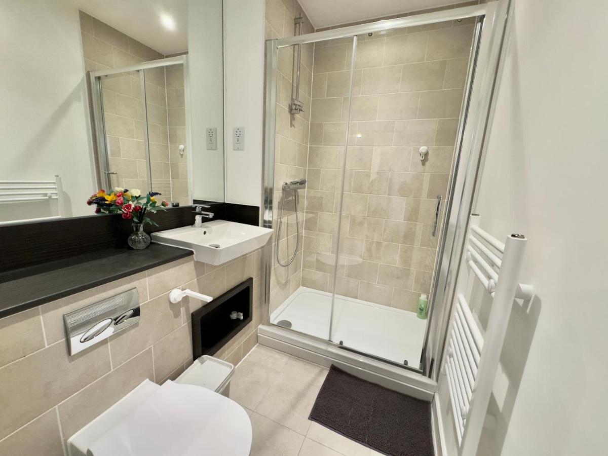 3Bedroom, 2Bathroom, Balcony,Luxury Flat Westfield 런던 외부 사진