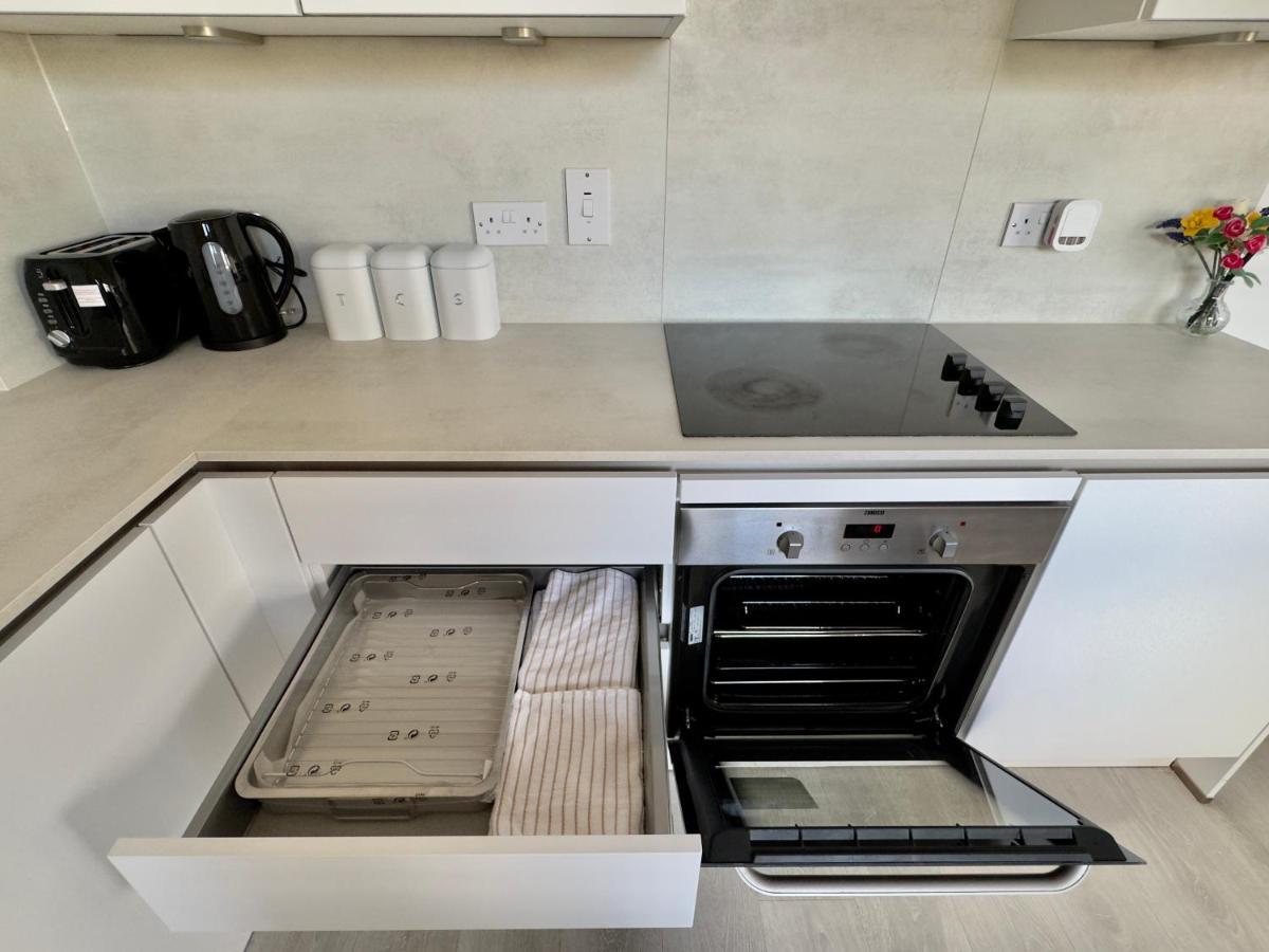 3Bedroom, 2Bathroom, Balcony,Luxury Flat Westfield 런던 외부 사진