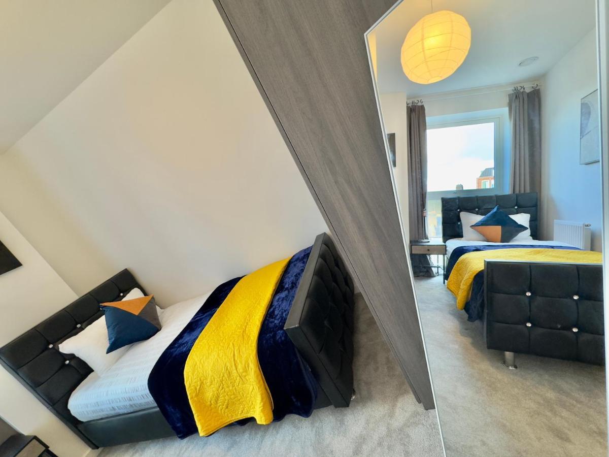 3Bedroom, 2Bathroom, Balcony,Luxury Flat Westfield 런던 외부 사진