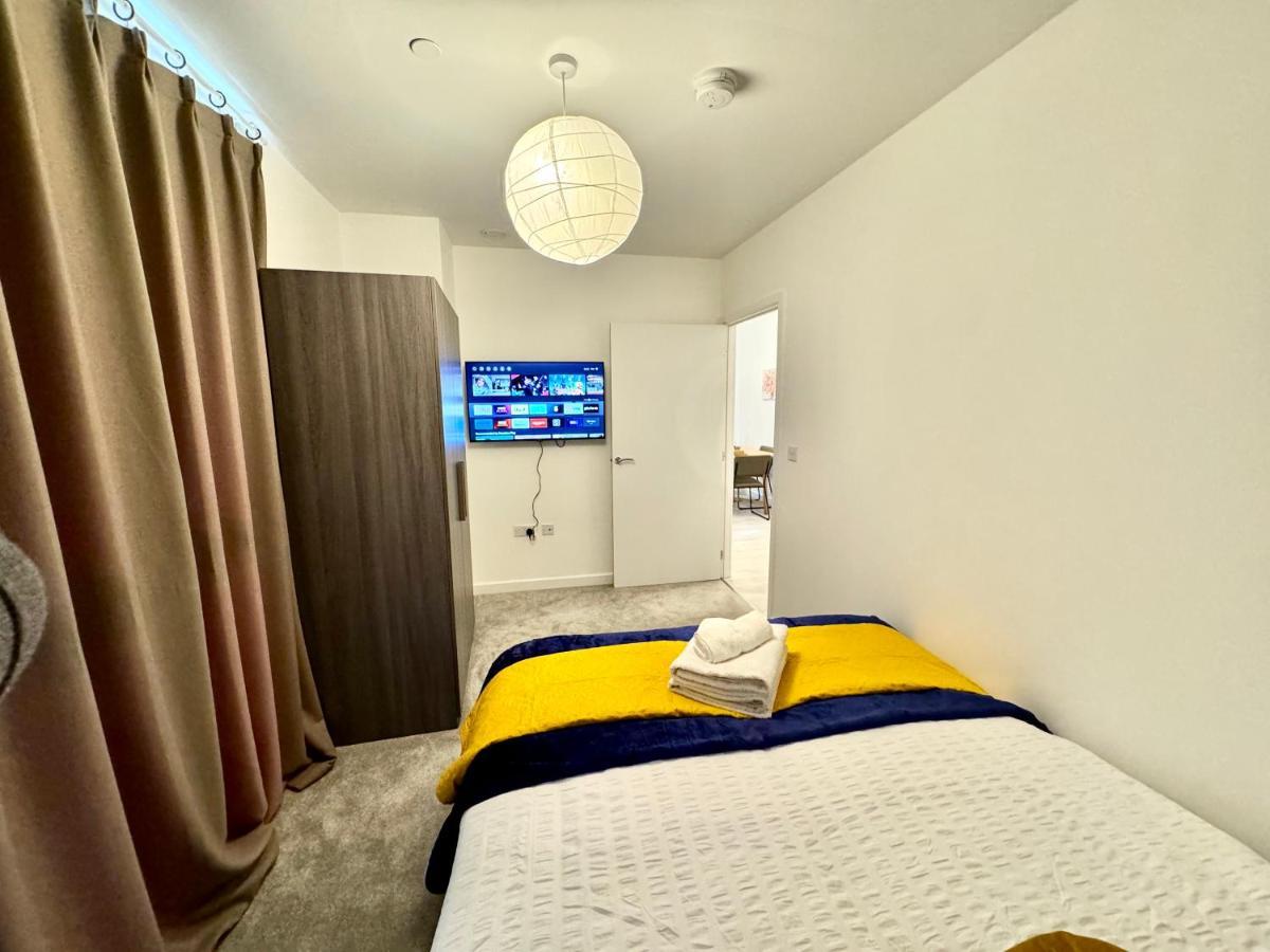3Bedroom, 2Bathroom, Balcony,Luxury Flat Westfield 런던 외부 사진