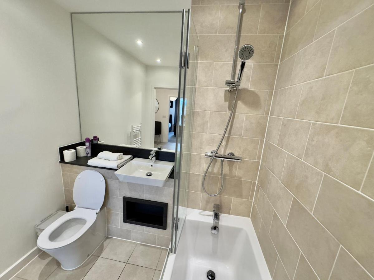 3Bedroom, 2Bathroom, Balcony,Luxury Flat Westfield 런던 외부 사진
