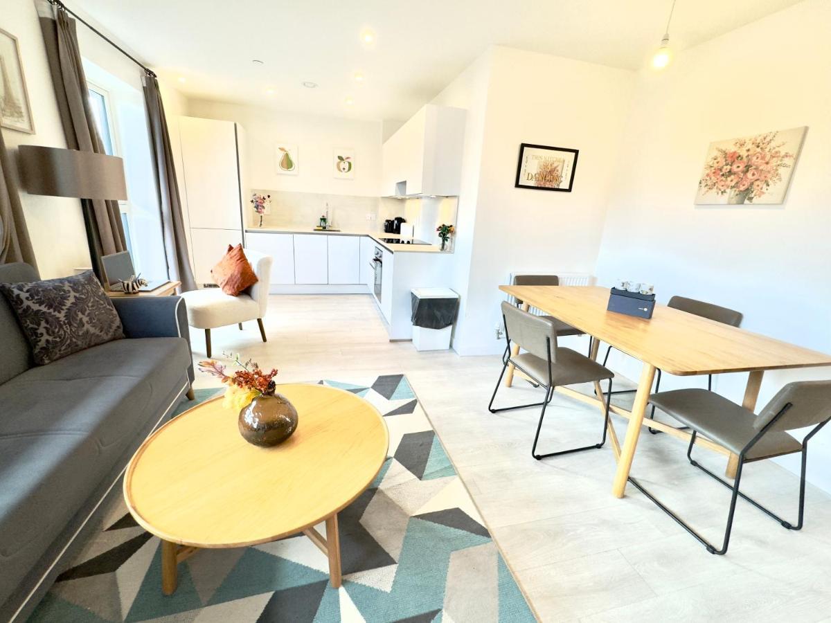 3Bedroom, 2Bathroom, Balcony,Luxury Flat Westfield 런던 외부 사진