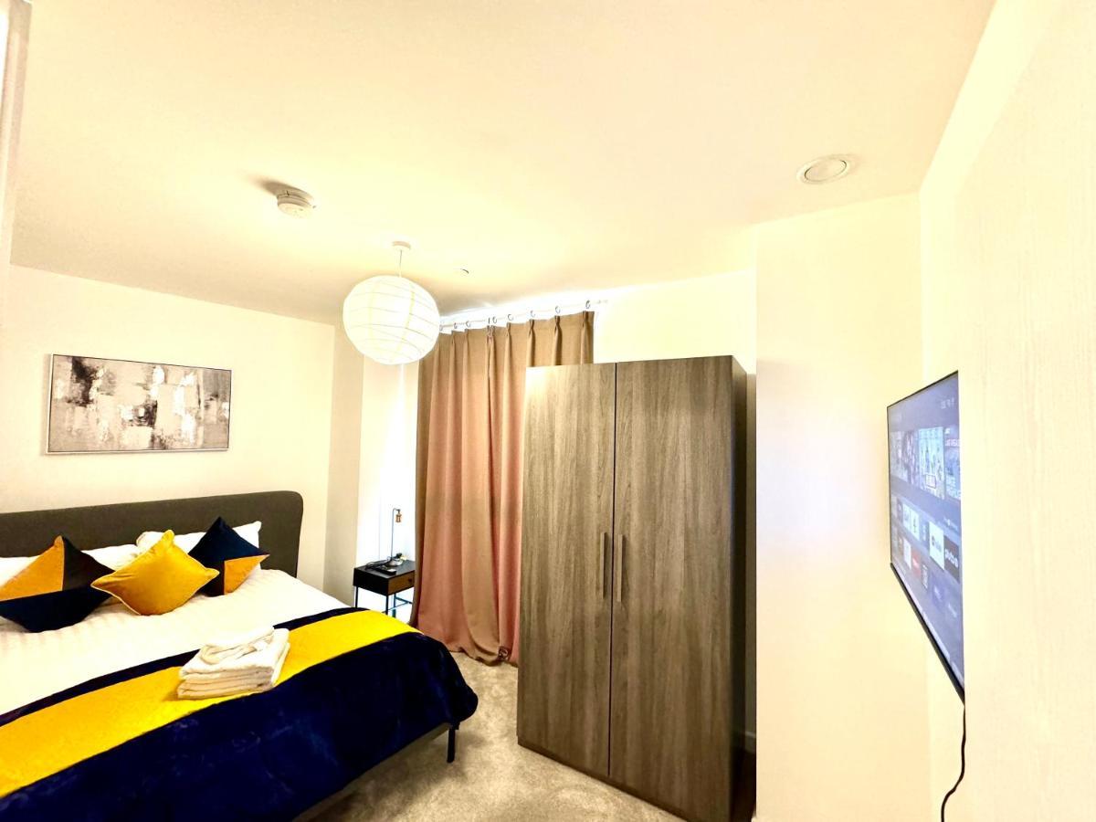3Bedroom, 2Bathroom, Balcony,Luxury Flat Westfield 런던 외부 사진