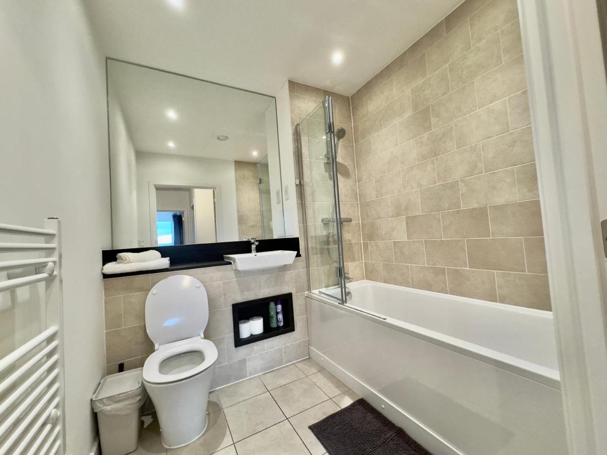 3Bedroom, 2Bathroom, Balcony,Luxury Flat Westfield 런던 외부 사진
