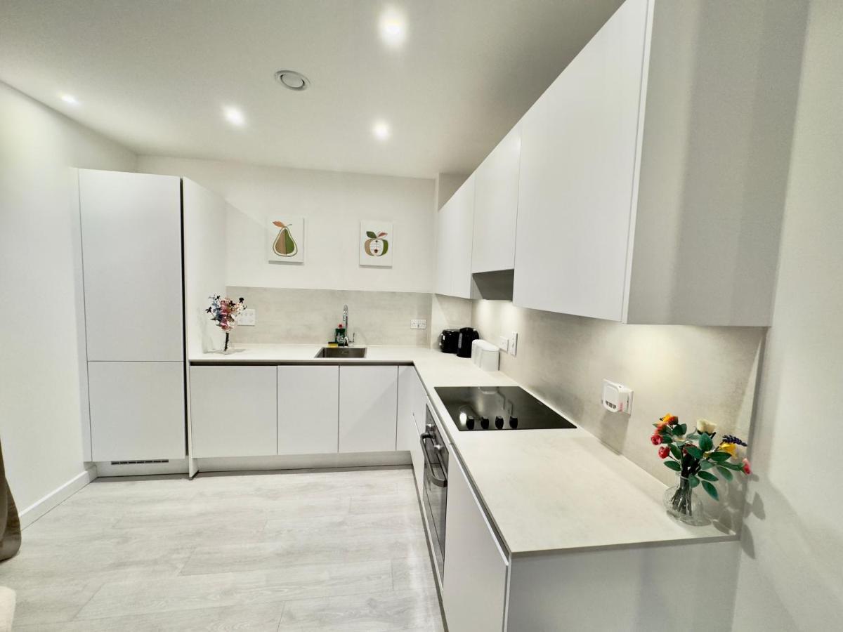 3Bedroom, 2Bathroom, Balcony,Luxury Flat Westfield 런던 외부 사진