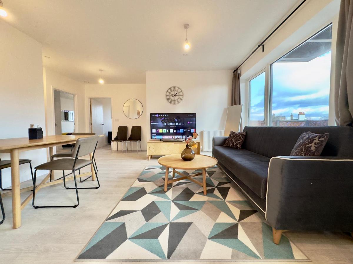 3Bedroom, 2Bathroom, Balcony,Luxury Flat Westfield 런던 외부 사진