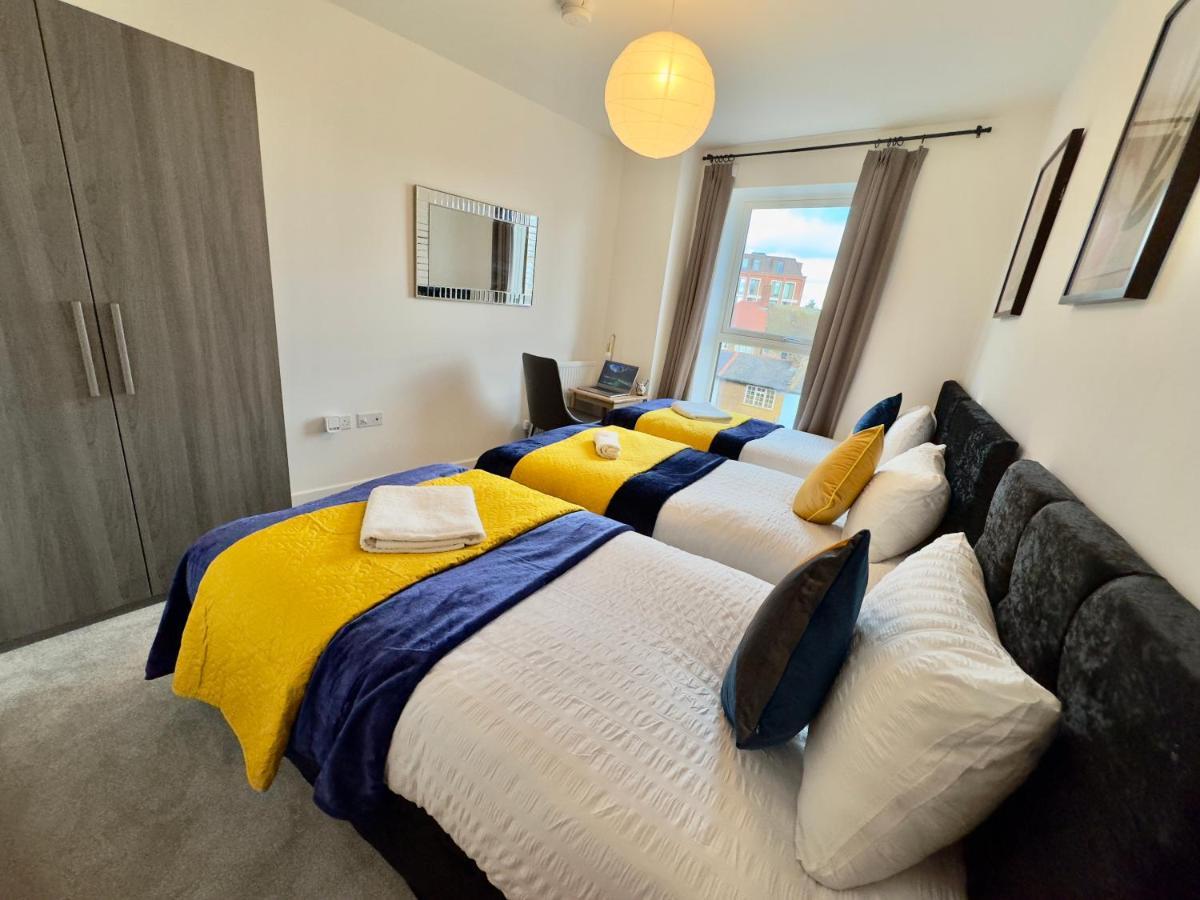 3Bedroom, 2Bathroom, Balcony,Luxury Flat Westfield 런던 외부 사진