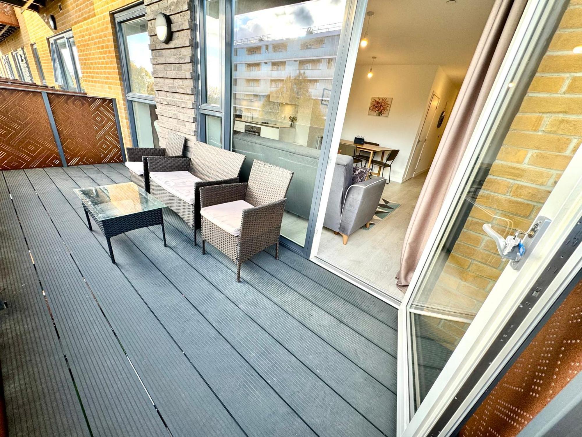 3Bedroom, 2Bathroom, Balcony,Luxury Flat Westfield 런던 외부 사진